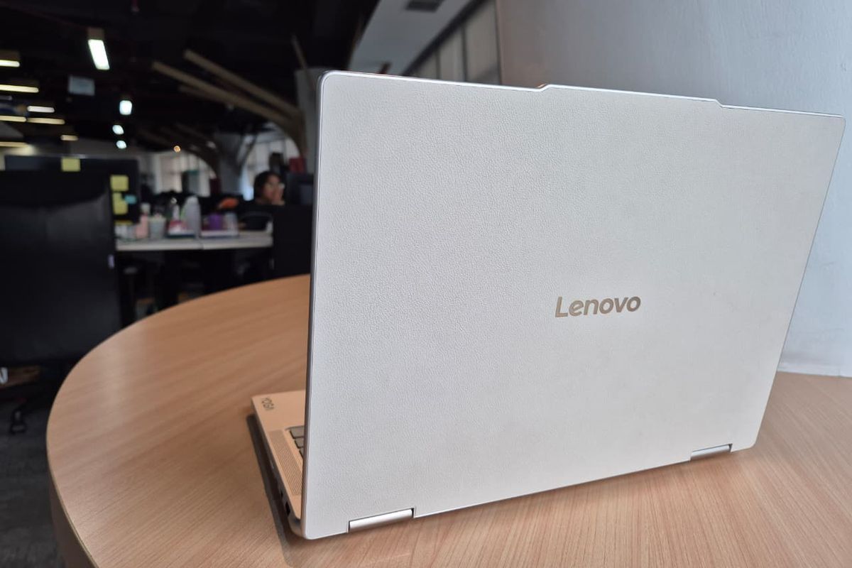 Lenovo Yoga 7i 2-in-1 Copilot+ PC Hadir dengan Desain Premium Berlapis Vegan Leather