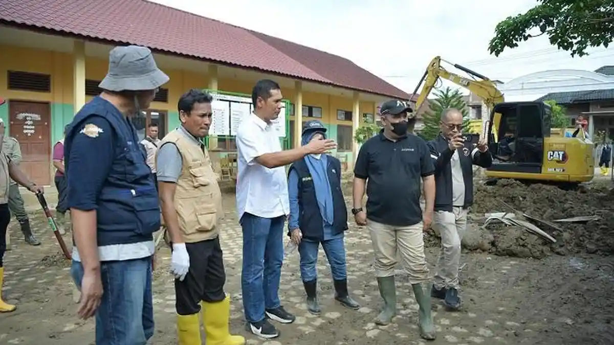 Pemprov Aceh Kerahkan 4.000 ASN Bersihkan Sekolah Terdampak Bencana