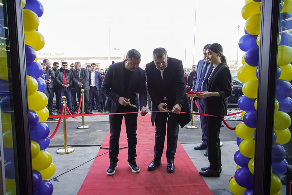 https://ik.imagekit.io/yhosuhnly/domus/media/105398/domus-8-tarekan.webp