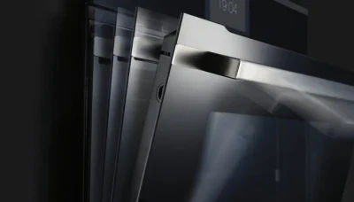 https://ik.imagekit.io/yhosuhnly/domus/media/74111/conversions/RNGC101BI23603_KPH_Ovens_04_Soft_Open_Close_SZ4.large.webp