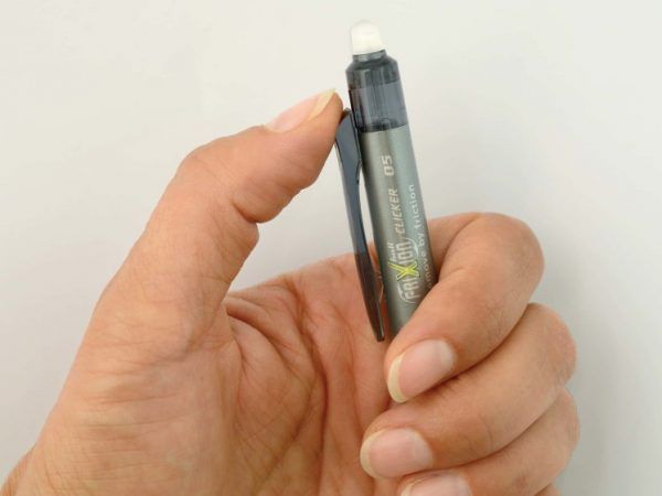 Frixion Ball Medium tip 0.7 mm Clicker - Image 4