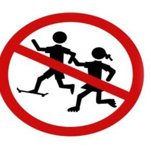 APLI Sign Label Forbidden To Play 114 x 114