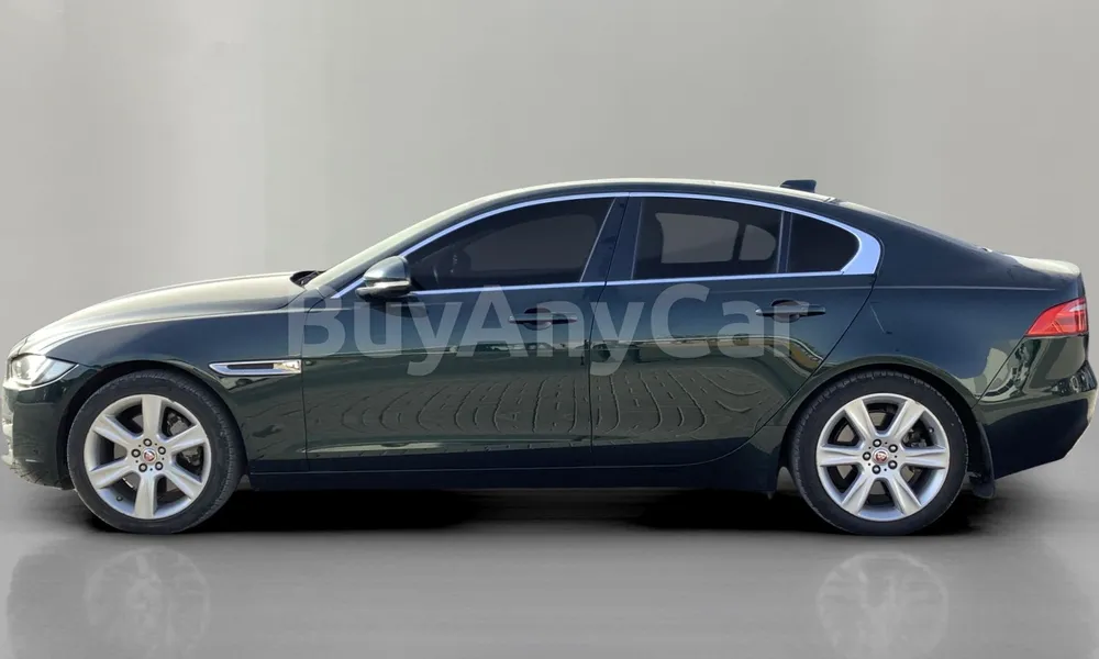 Vehicle photo 4