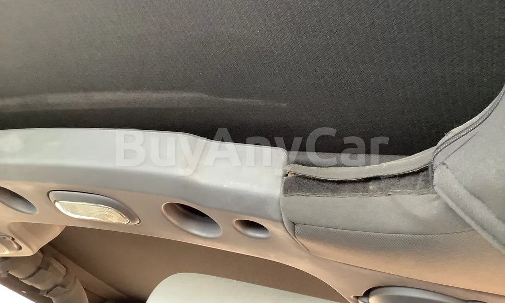 Vehicle photo 9