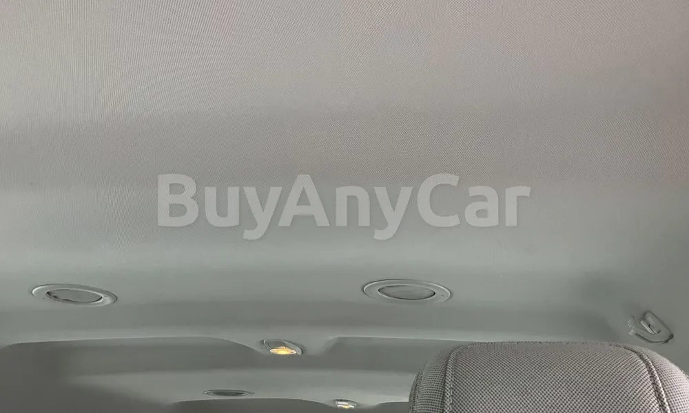 Vehicle photo 9
