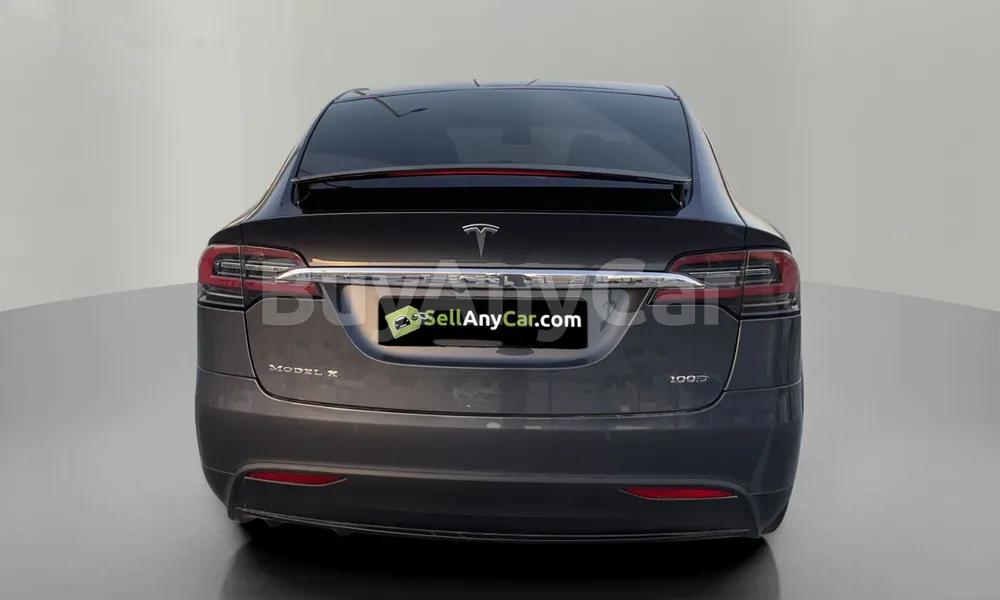 Vehicle photo 2