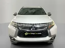 Mitsubishi Montero 2017
