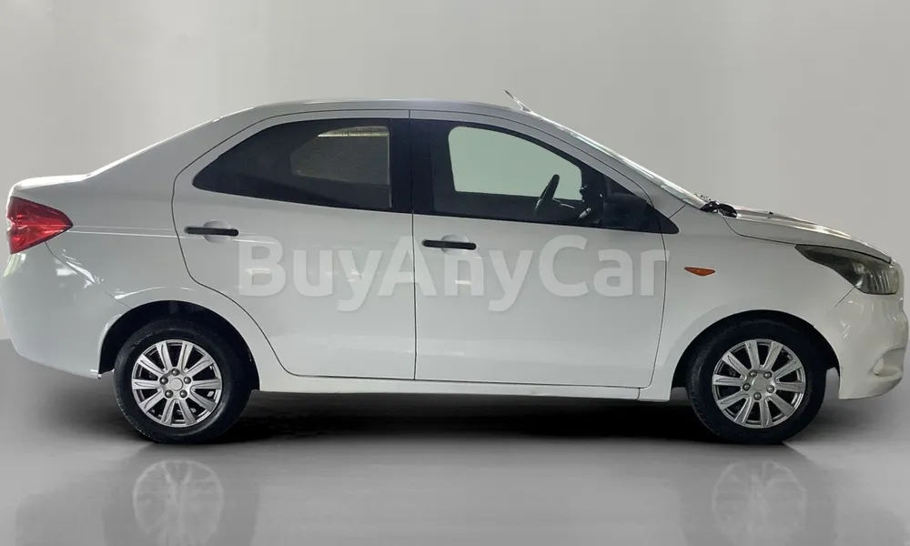 Vehicle photo 3