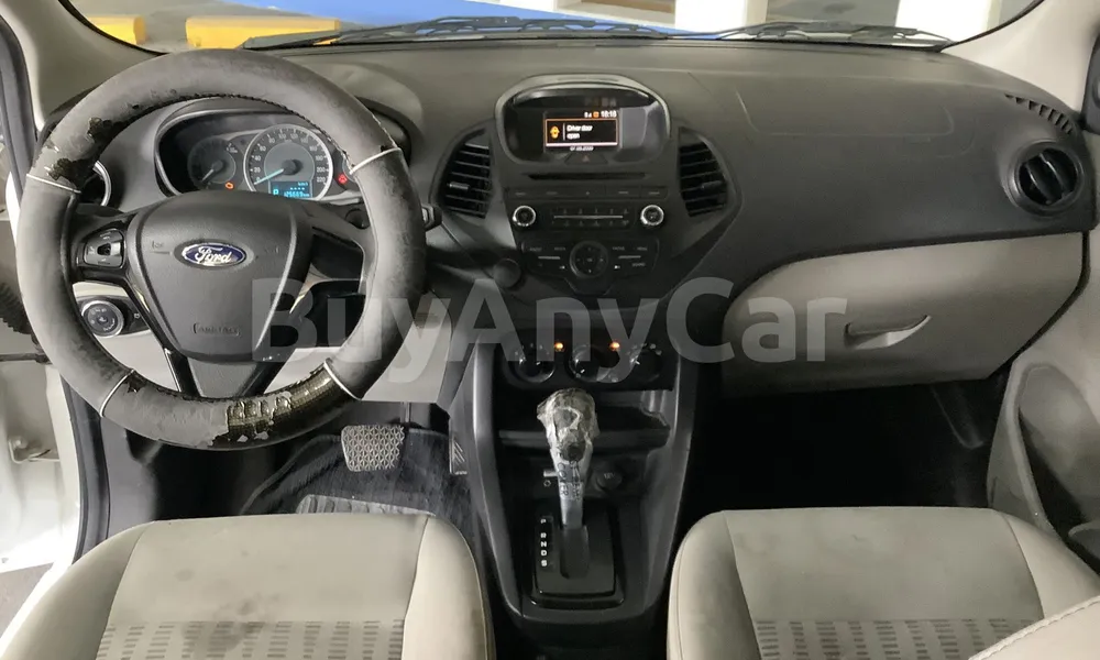 Vehicle photo 8