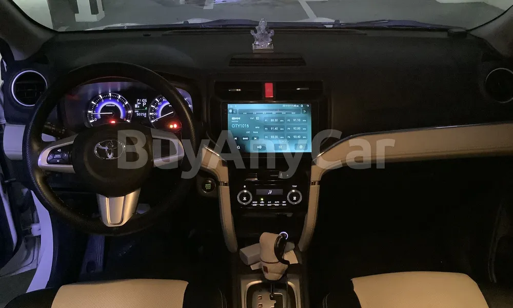 Vehicle photo 8