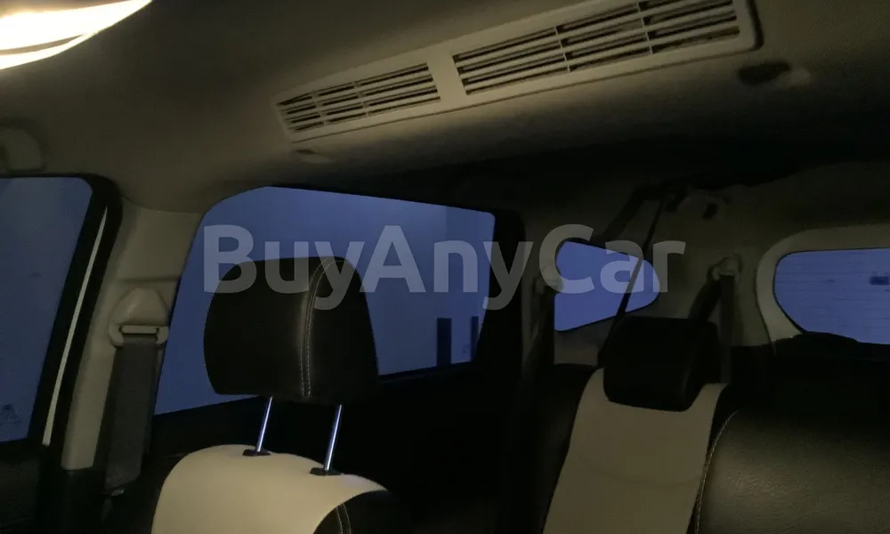 Vehicle photo 9