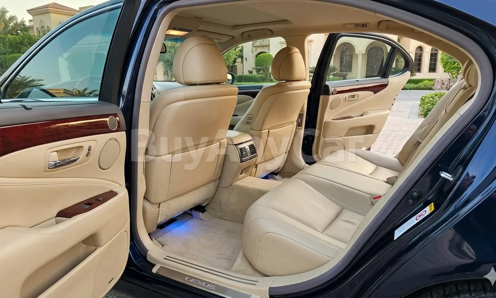Vehicle photo 6
