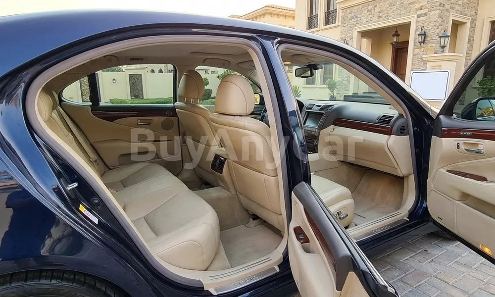 Vehicle photo 5