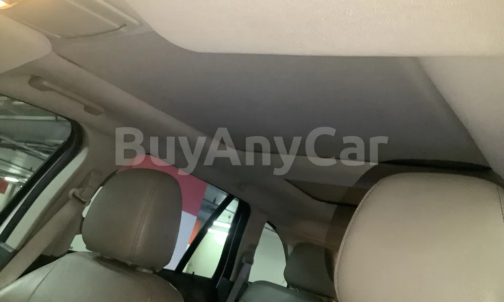 Vehicle photo 9