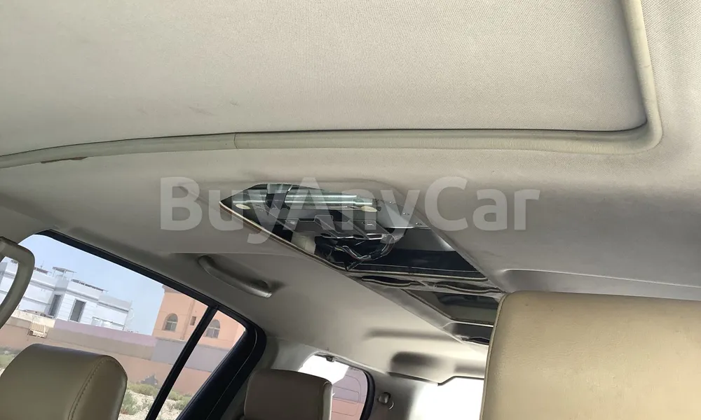 Vehicle photo 8