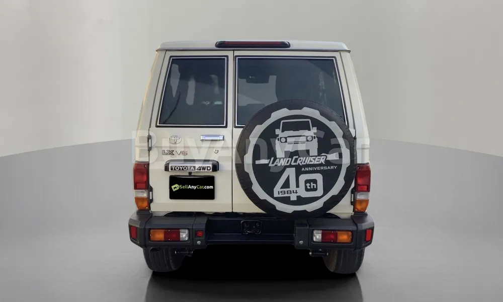 Vehicle photo 2