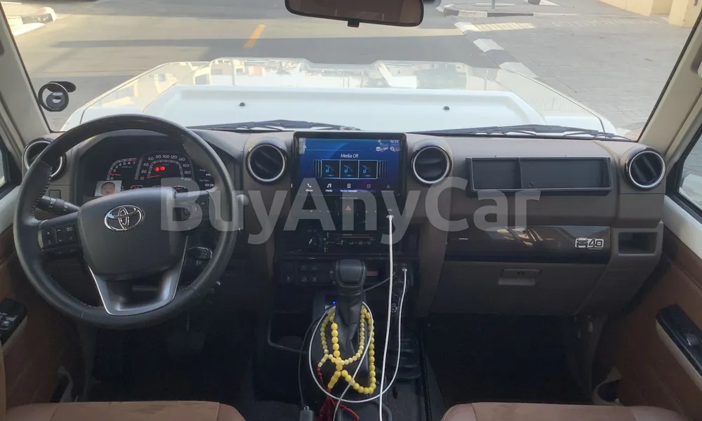 Vehicle photo 8