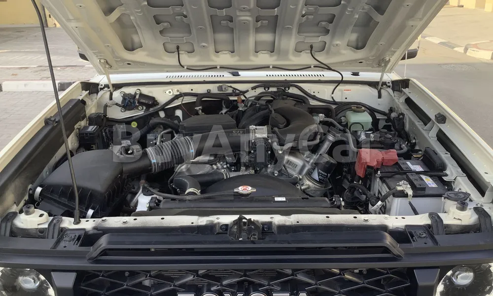 Vehicle photo 5