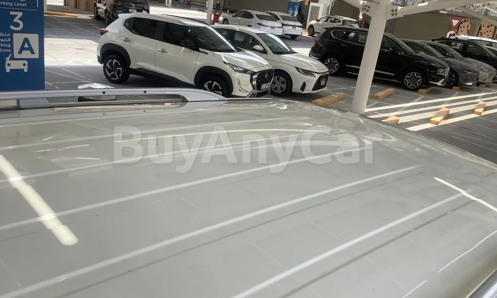 Vehicle photo 9