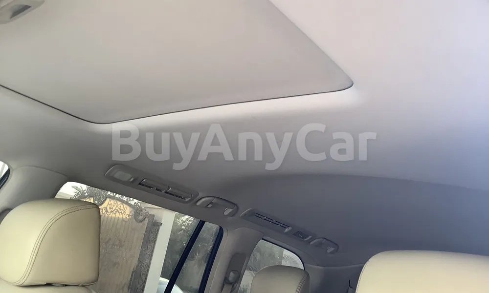 Vehicle photo 9