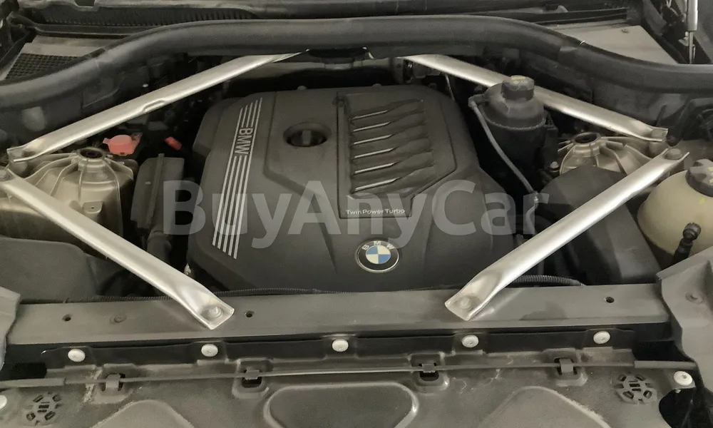 Vehicle photo 6
