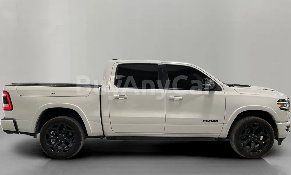 Vehicle photo 3
