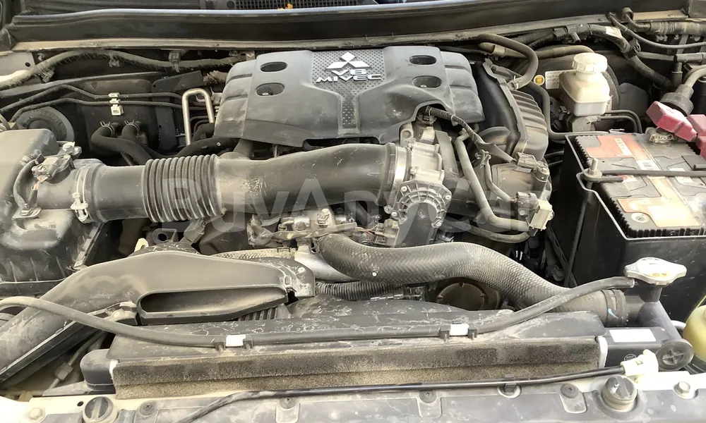 Vehicle photo 6