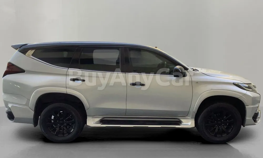 Vehicle photo 3