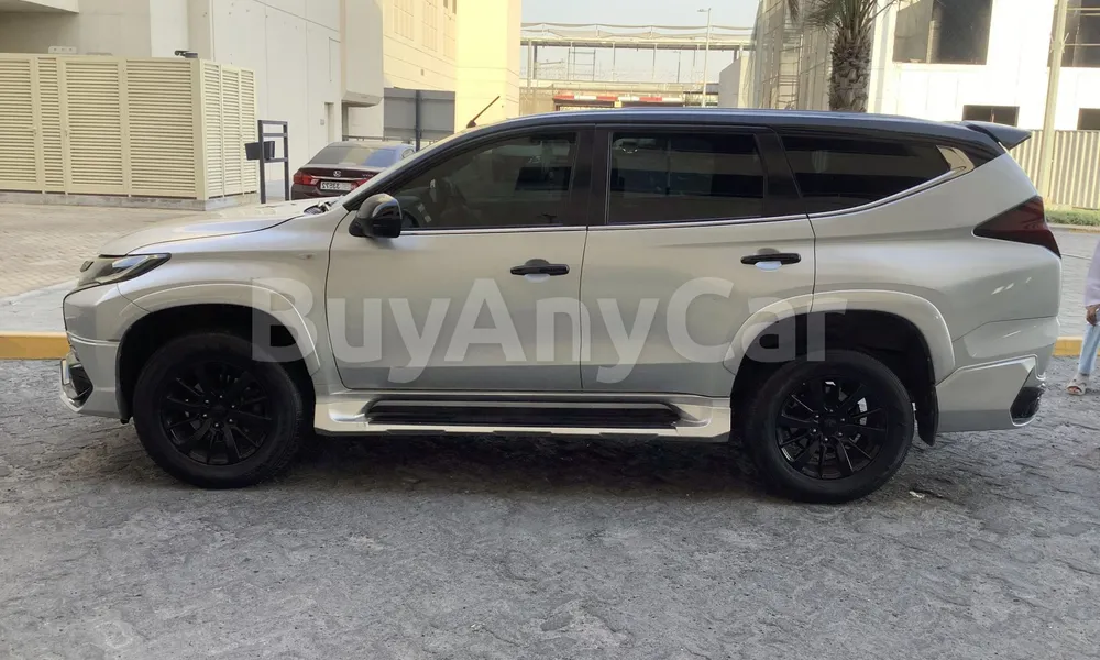 Vehicle photo 4