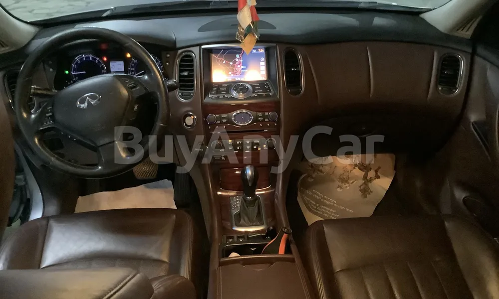 Vehicle photo 8