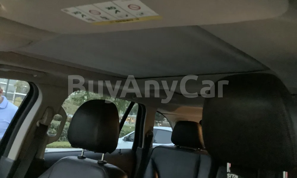 Vehicle photo 9