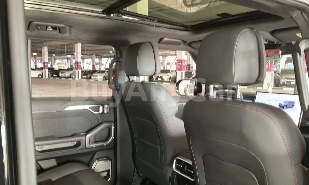 Vehicle photo 8
