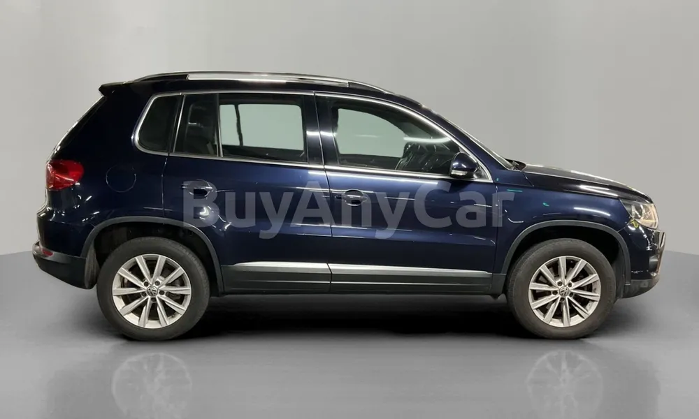 Vehicle photo 4