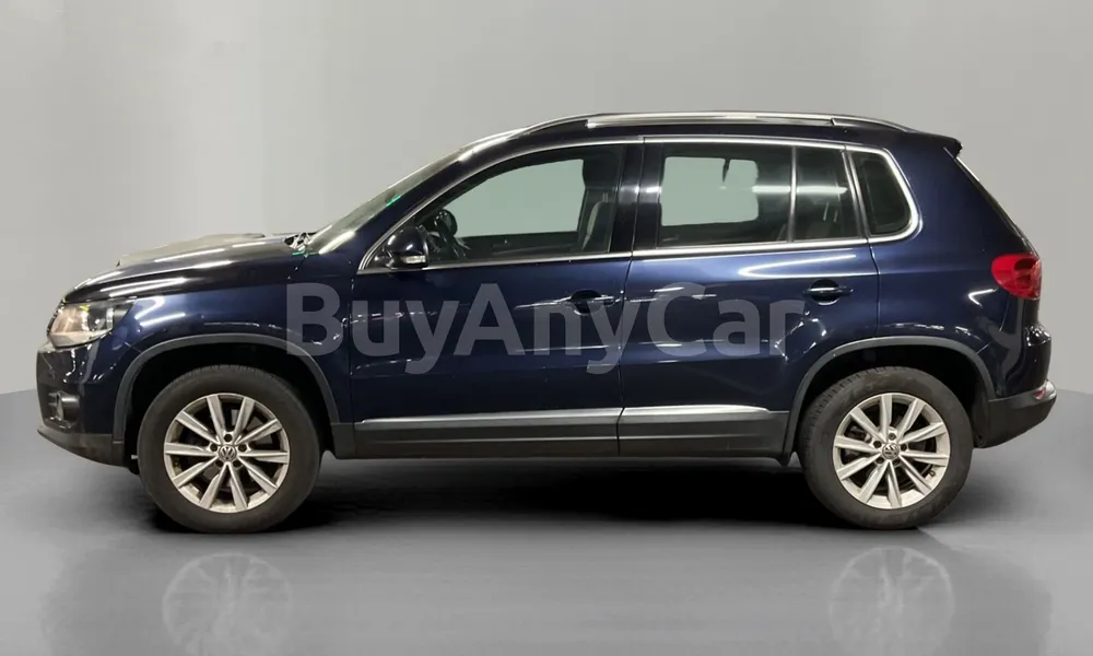 Vehicle photo 3