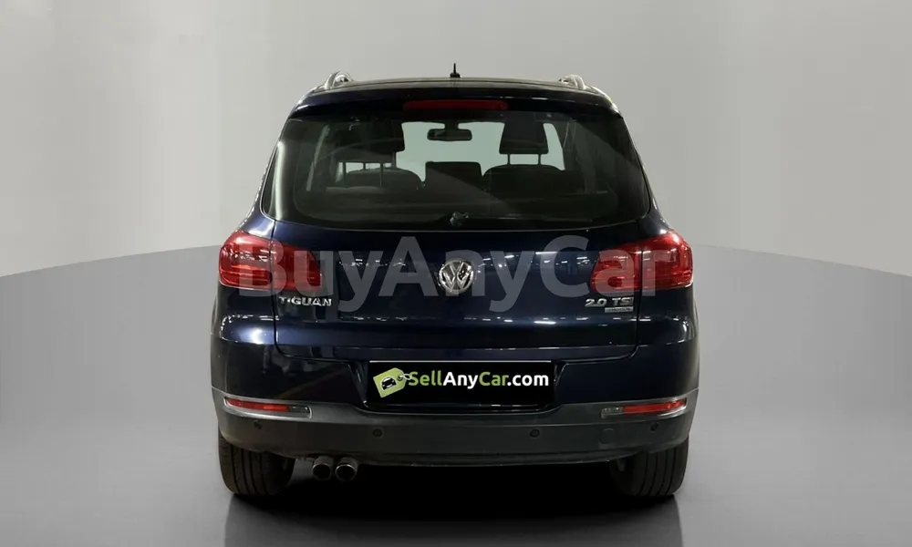 Vehicle photo 2