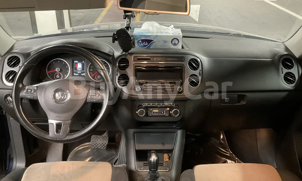 Vehicle photo 6