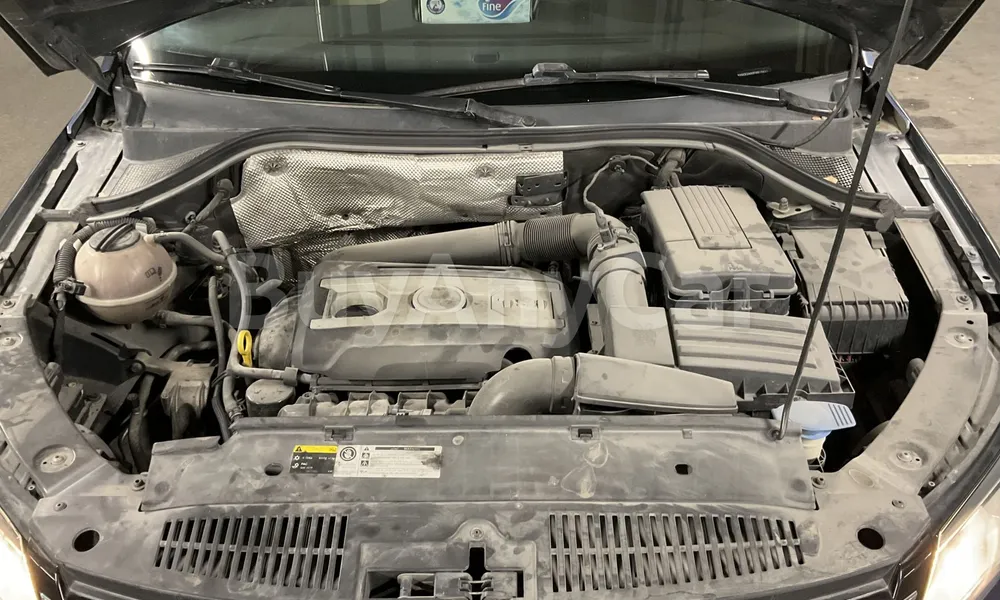 Vehicle photo 8