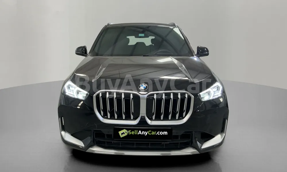 Vehicle photo 1