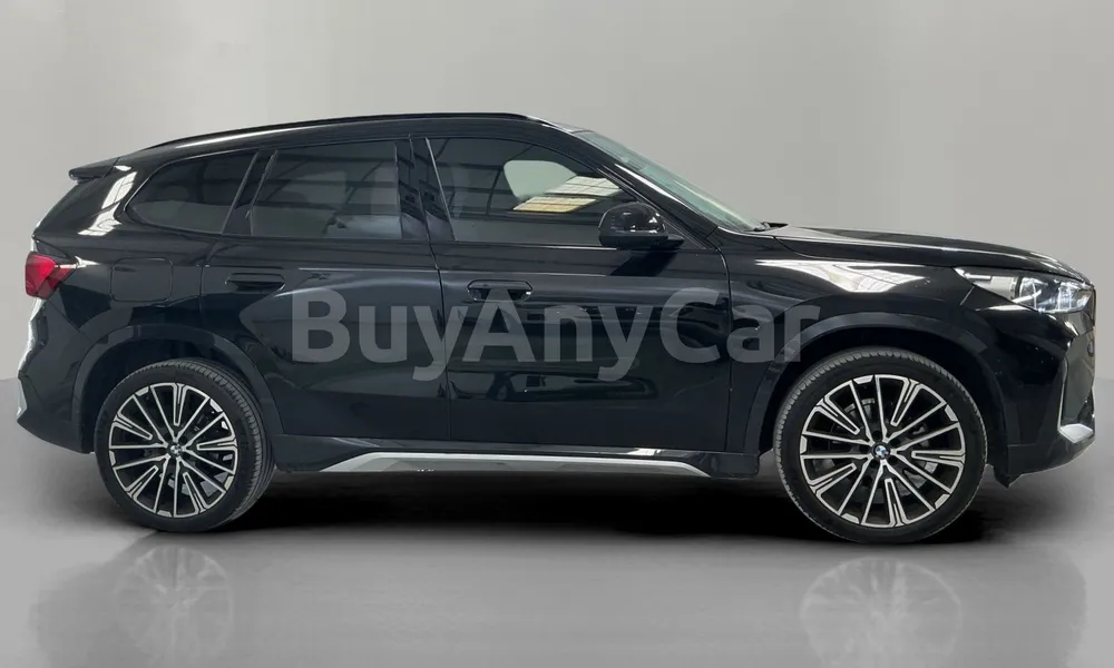 Vehicle photo 3