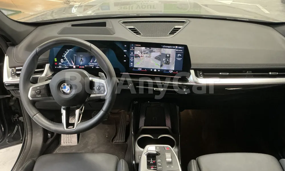 Vehicle photo 7