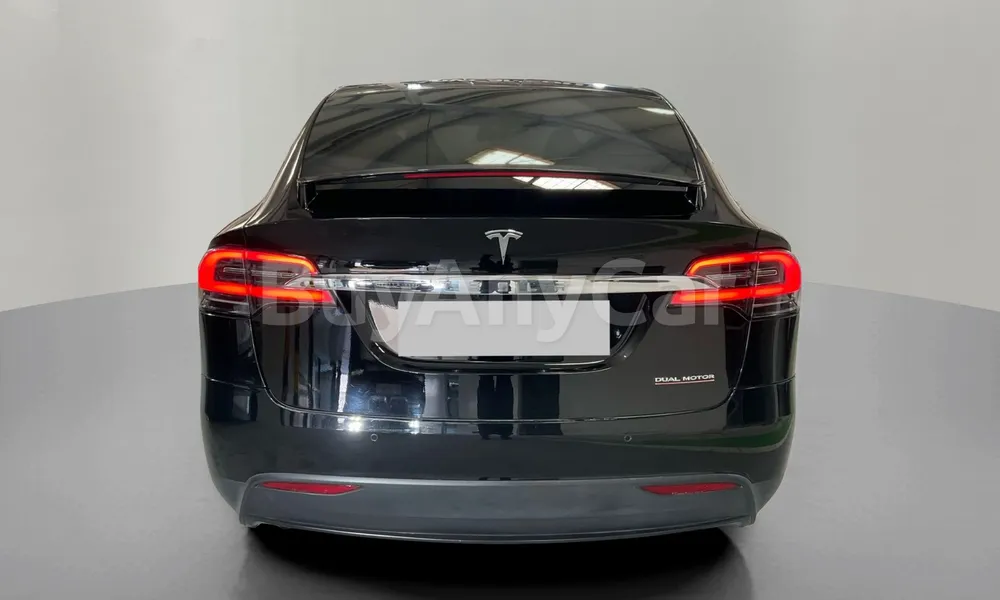 Vehicle photo 2