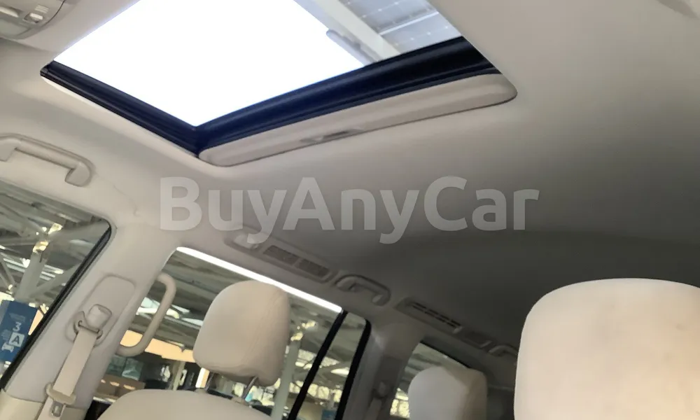 Vehicle photo 8