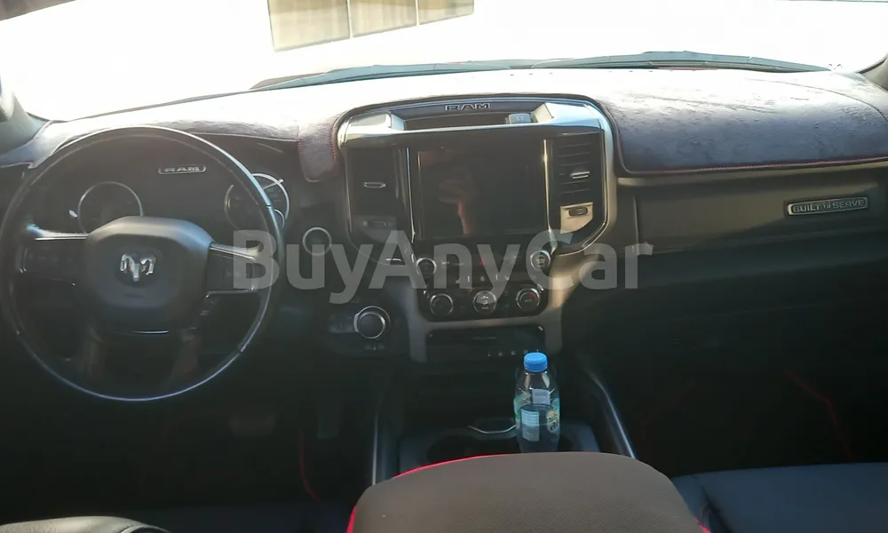 Vehicle photo 6
