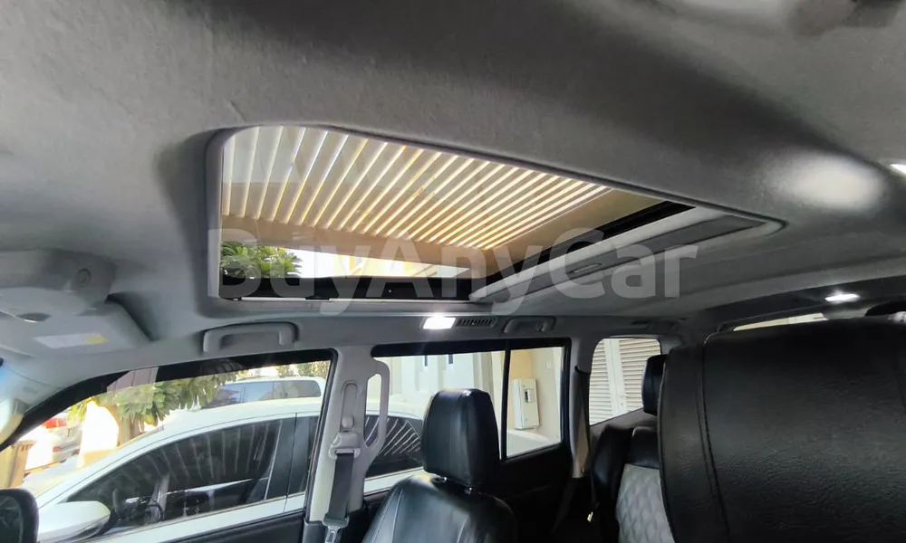 Vehicle photo 9