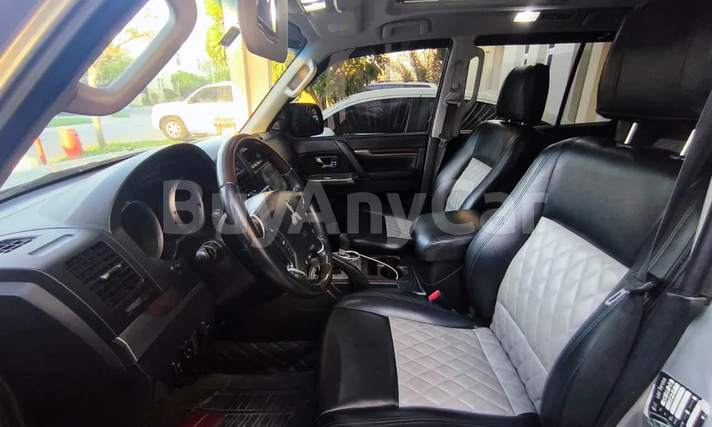 Vehicle photo 6