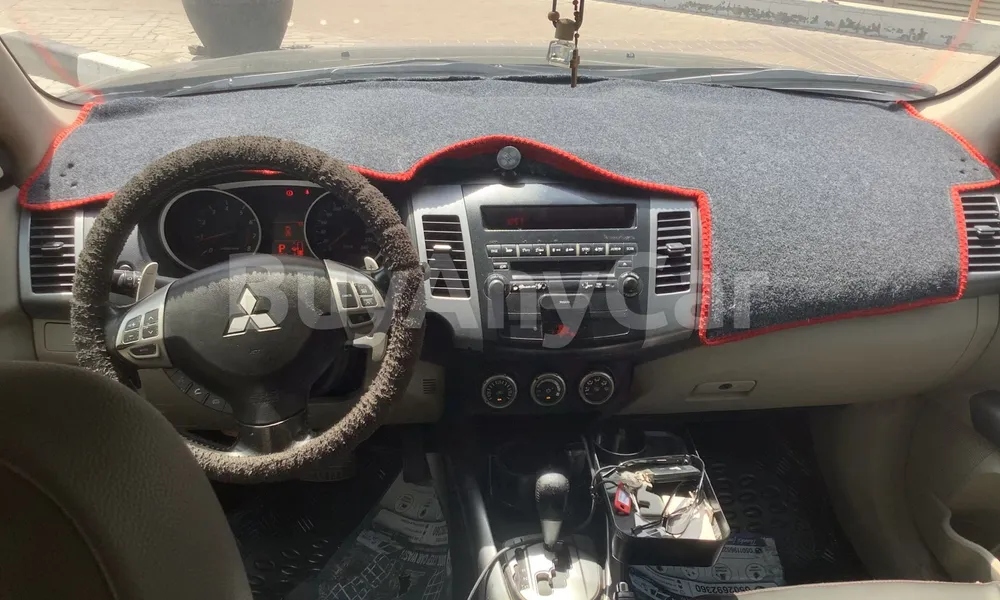 Vehicle photo 8