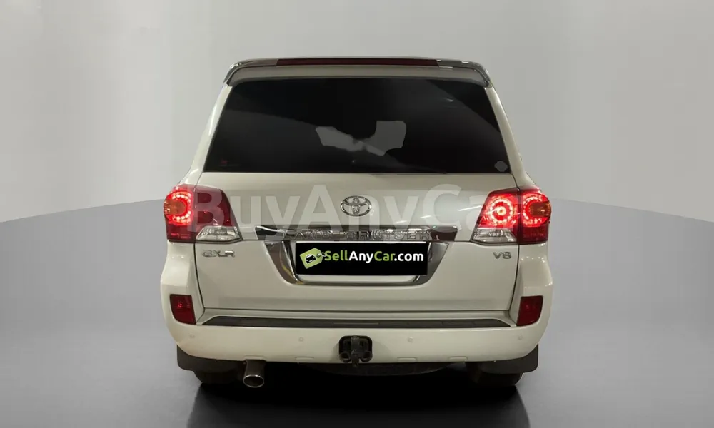 Vehicle photo 2