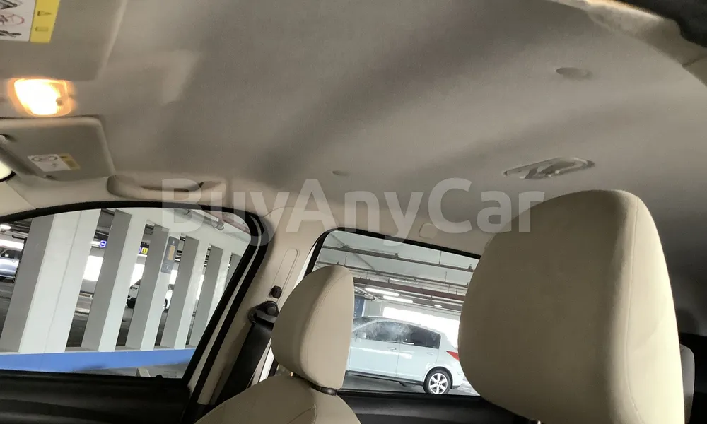 Vehicle photo 9