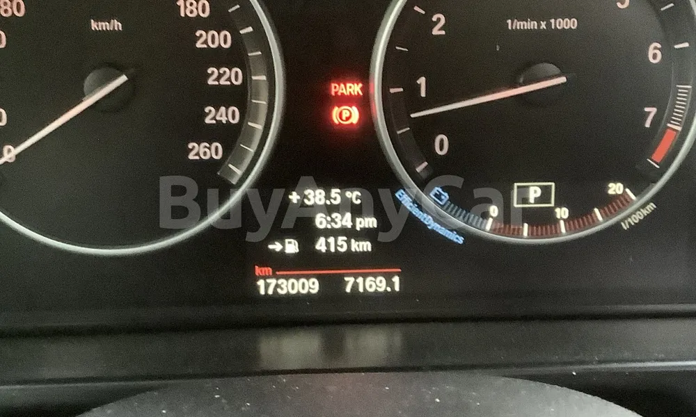 Vehicle photo 8