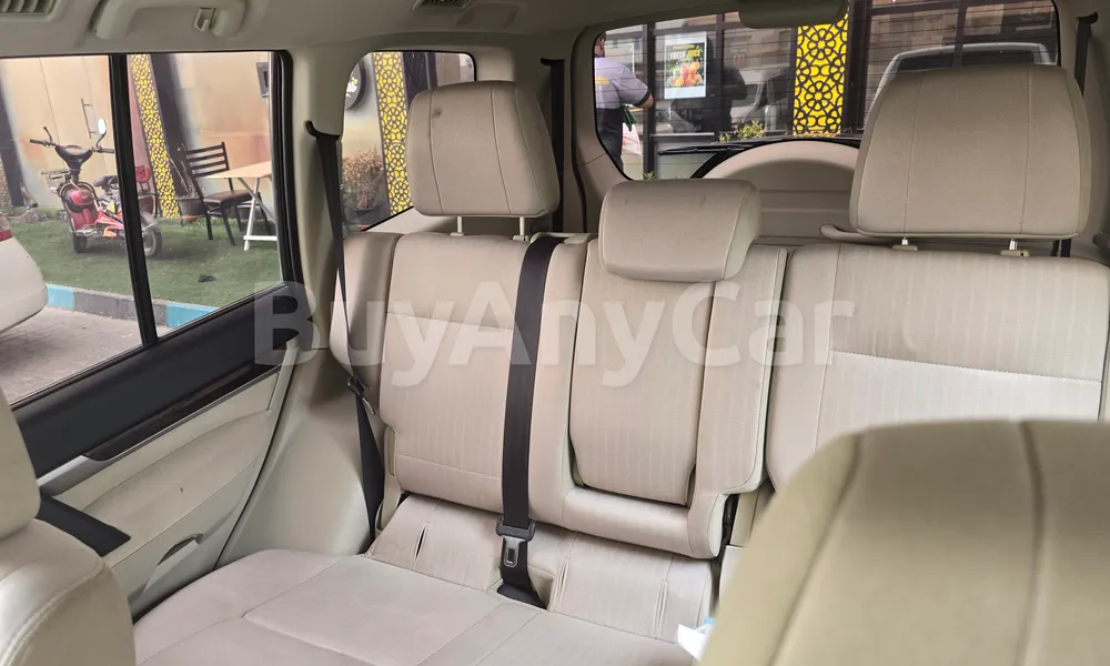 Vehicle photo 4